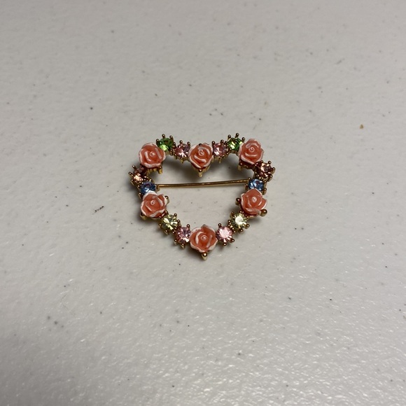Avon Heart Brooch Resin and Rhinestones - Picture 4 of 5